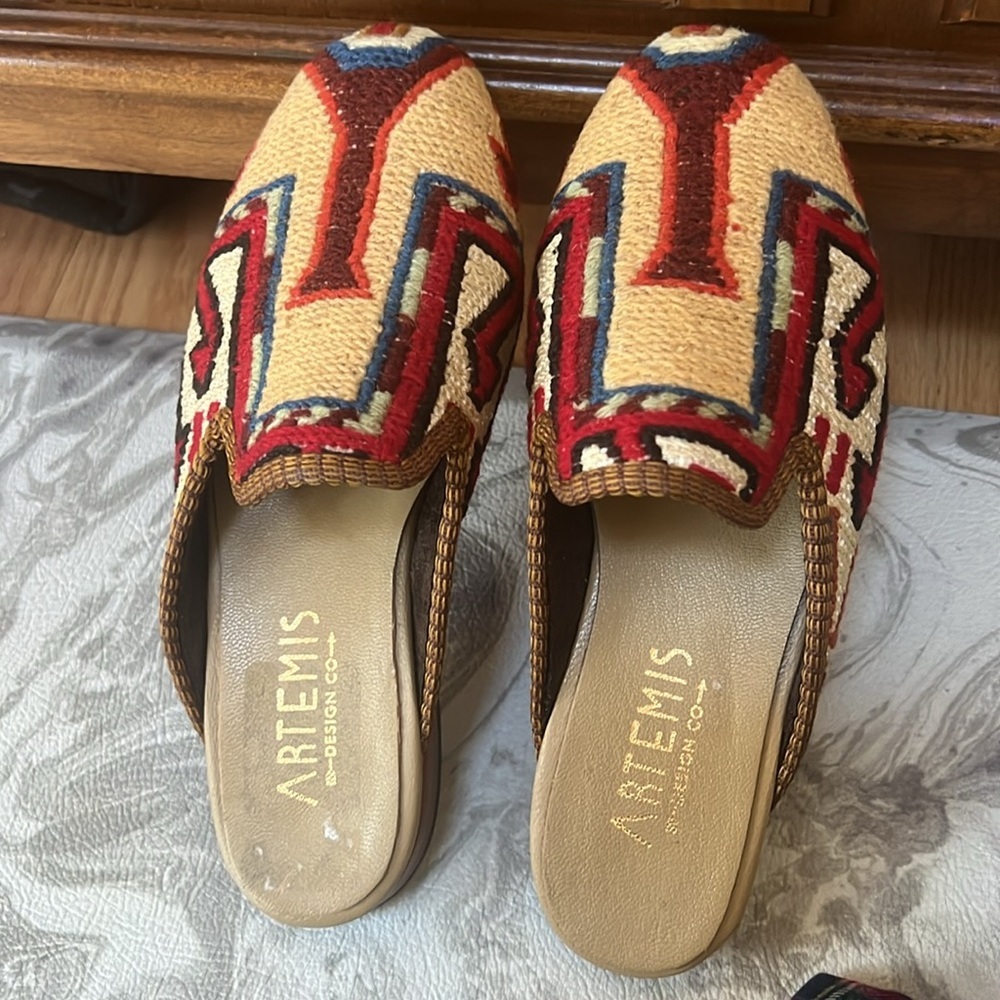 Artemis designs Co SZ 36 Kilim red multi slides .